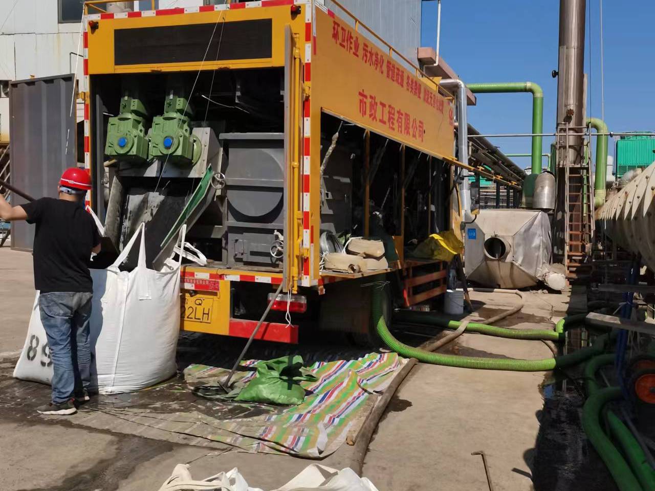 甘洛淤泥压干处理